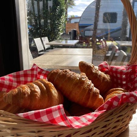 Rivabella Garni & Restaurant Bed & Breakfast Tenero-Contra ภายนอก รูปภาพ