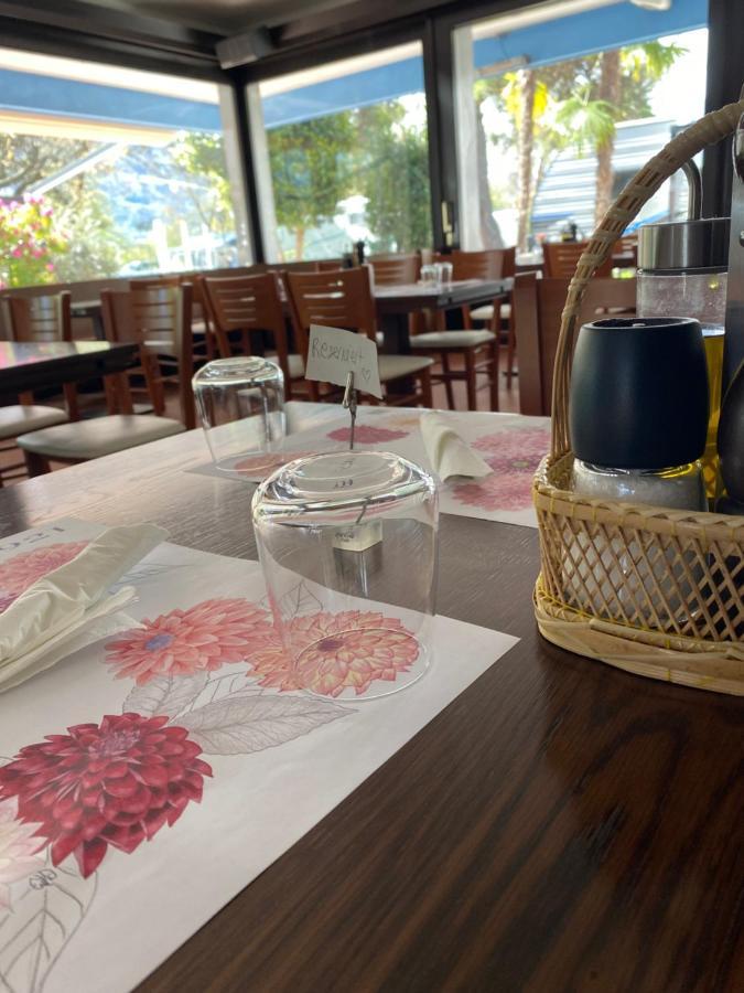 Rivabella Garni & Restaurant Bed & Breakfast Tenero-Contra ภายนอก รูปภาพ